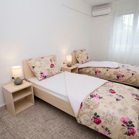 Apartments Put Plokita Smilja Split Exteriör bild