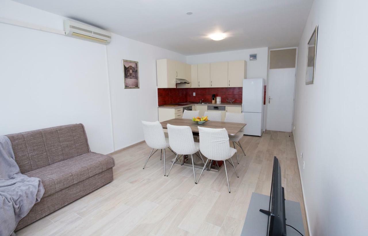 Apartments Put Plokita Smilja Split Exteriör bild