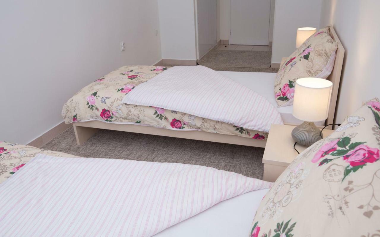 Apartments Put Plokita Smilja Split Exteriör bild