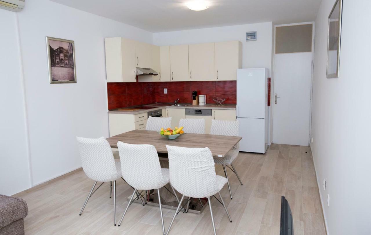 Apartments Put Plokita Smilja Split Exteriör bild