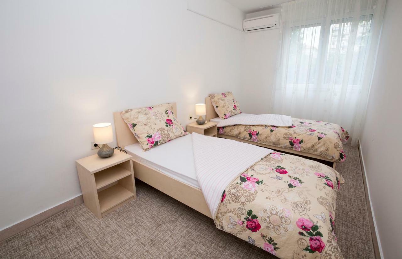 Apartments Put Plokita Smilja Split Exteriör bild